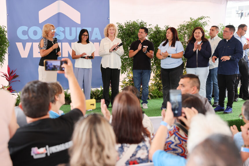 Presidenta Rodríguez lidera asamblea con juntas de condominio