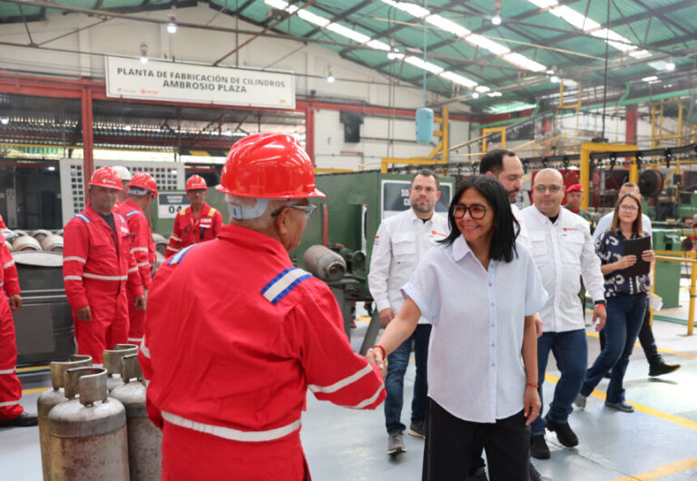 Presidenta Delcy Rodríguez inspeccionó Planta de Cilindros de Gas Comunal Ambrosio Plaza en Guarenas
