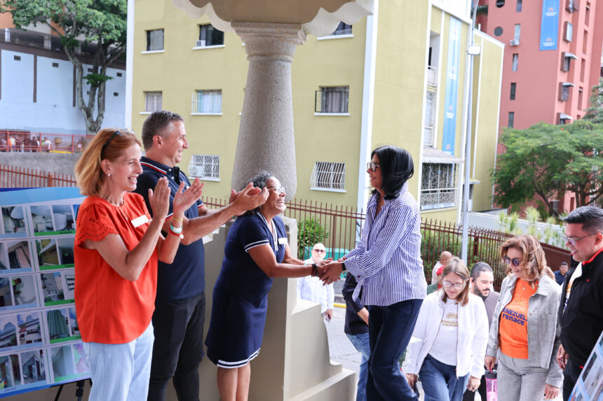 Presidenta Delcy Rodríguez encabeza entrega de más de 1.000 viviendas rehabilitadas