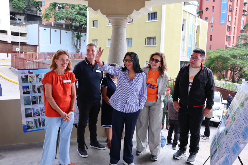 Presidenta Delcy Rodríguez encabeza entrega de más de 1.000 viviendas rehabilitadas