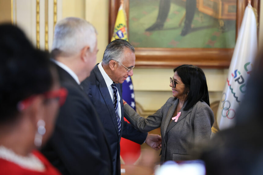 Presidenta Delcy Rodríguez se reúne con directivos del Centro Caribe Sports en Caracas