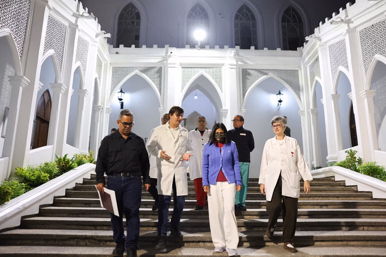 Presidenta Delcy Rodríguez inspecciona avances en trabajos de rehabilitación del Hospital Vargas en Caracas