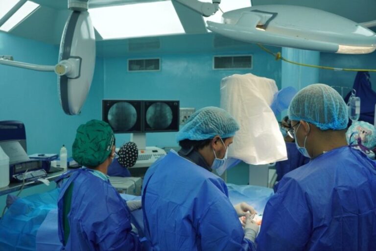 El servicio de Cardiología de la CHET en Valencia realizó con éxito cirugías de implante de marcapasos para garantizar calidad de vida a pacientes carabobeños.