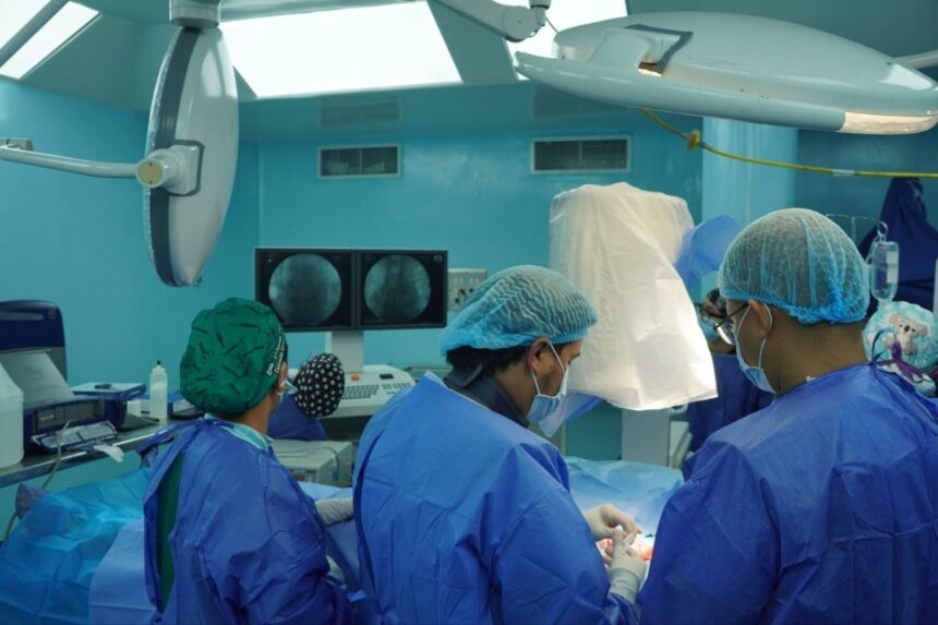 El servicio de Cardiología de la CHET en Valencia realizó con éxito cirugías de implante de marcapasos para garantizar calidad de vida a pacientes carabobeños.