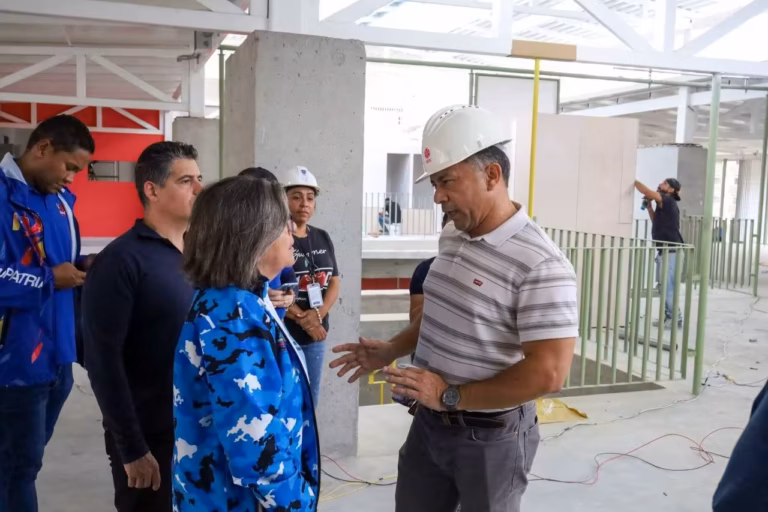Ministerio de Hábitat y Vivienda evalúa obras en Ciudad Tiuna Caracas