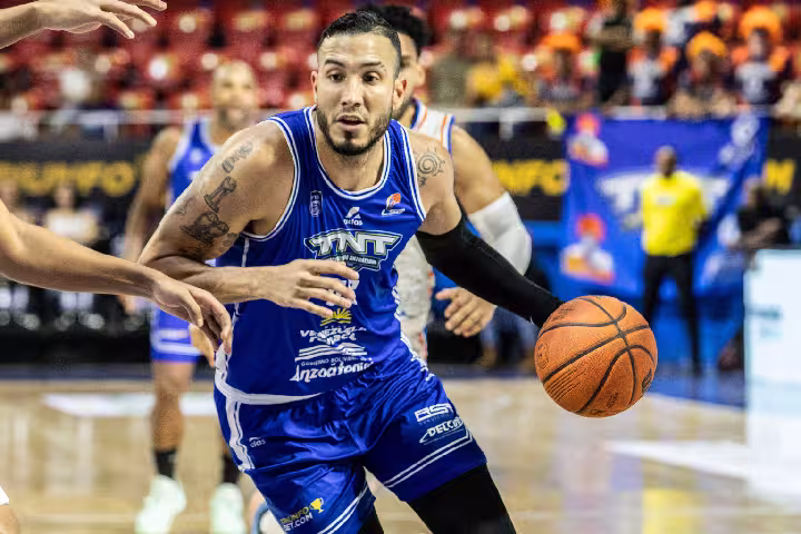 Marinos de Anzoátegui gana 88-83 a Piratas de La Guaira en la LSB