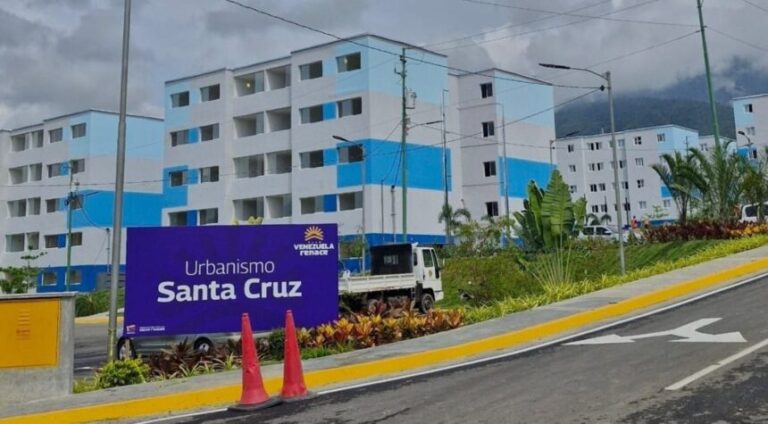 Cantv conectó a más de 40 familias con Aba Ultra por fibra óptica en el urbanismo Santa Cruz de Guarenas, fortaleciendo la red en Miranda.