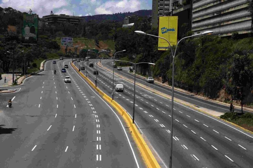 El Ministerio del Poder Popular para el Transporte emitió un aviso oficial para notificar a los conductores sobre el comienzo de las obras de rehabilitación en un tramo de la Autopista Prados del Este ubicada en el estado Miranda.