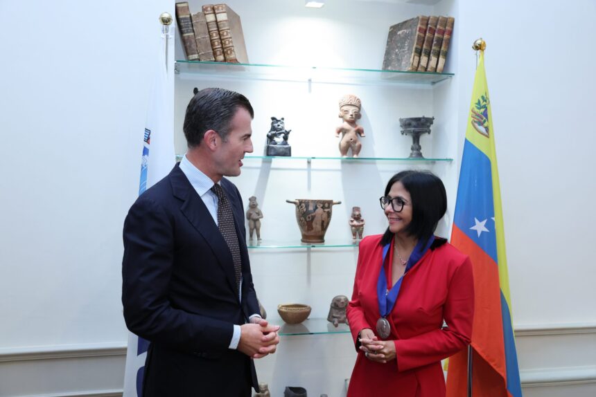a presidenta de la República Bolivariana de Venezuela, Delcy Rodríguez, fue condecorada este martes en la sede de la Organización Internacional Ítalo-Latinoamericana (IILA)