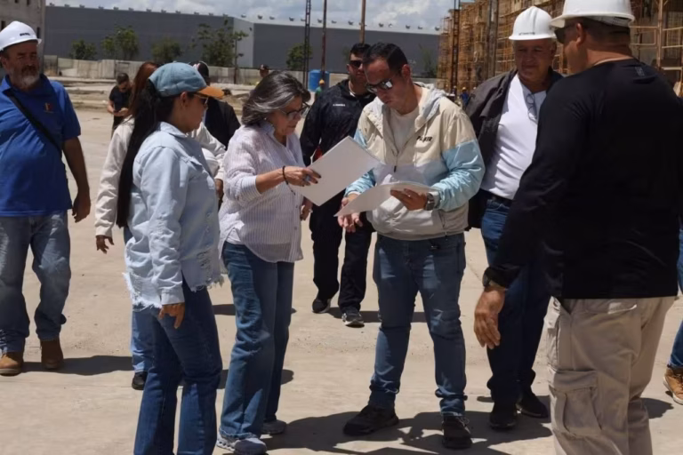 Ministra de Hábitat y Vivienda inspecciona urbanismo Renacer en Carabobo