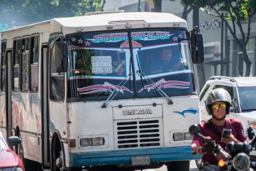 Pasaje urbano aumenta por tercer mes consecutivo mediante indexación