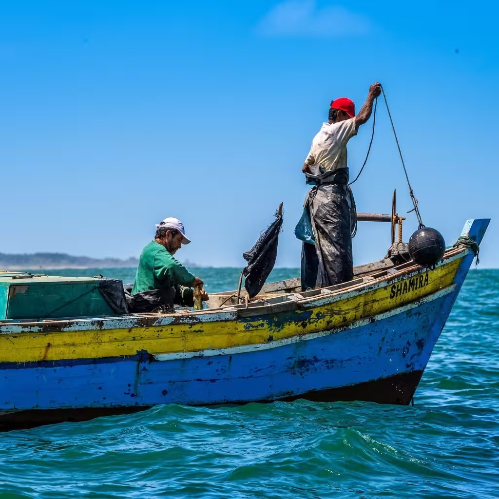 Ministro Loyo revisa proyectos de pesca en Bachaquero