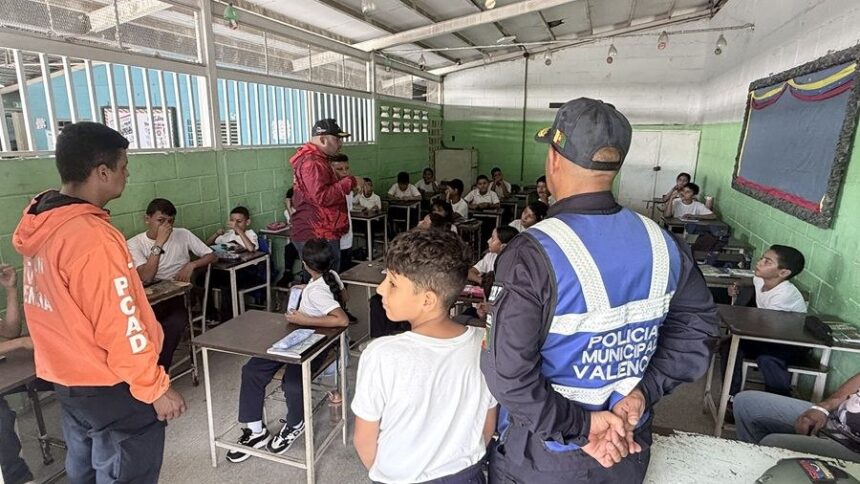 Estudiantes de la U.E. Bejuma reciben talleres de gestión de riesgos y prevención gracias al Plan Mi colegio, mi Zona Segura en Santa Rosa.