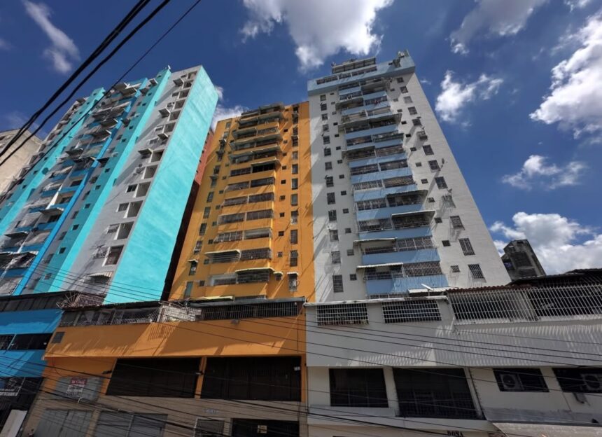 Plan Venezuela Renace: Gobierno de Caracas entrega completamente renovados los edificios Ana María y Doña Amalia en Altagracia