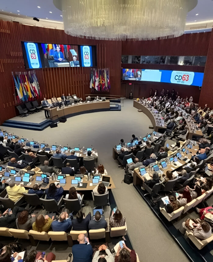 La OPS reconoció la gestión y liderazgo de Venezuela en salud intercultural 2026, distinción recibida por la viceministra Noly Fernández.