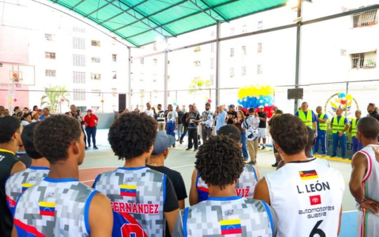 Privados de libertad recuperan cancha deportiva en sector El Rodeo de Miranda