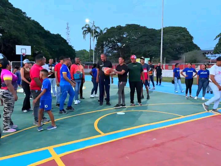El Plan Pasión Juvenil entregó 26 canchas deportivas rehabilitadas en Apure para impulsar la recreación y la práctica deportiva comunitaria.