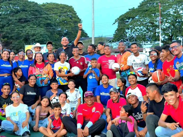 El Plan Pasión Juvenil entregó 26 canchas deportivas rehabilitadas en Apure para impulsar la recreación y la práctica deportiva comunitaria.