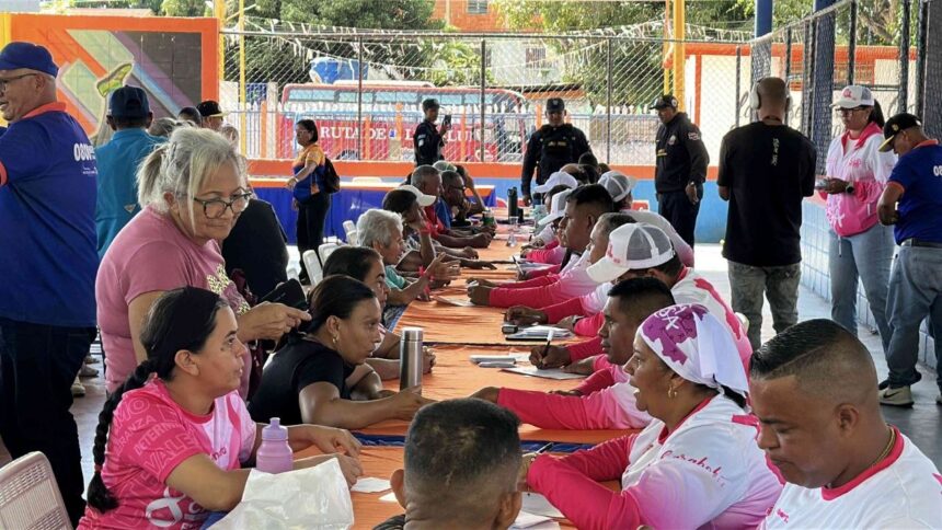 La Ruta Rosa atiende a más de 4.000 personas en la parroquia Miguel Peña de Valencia con servicios médicos, ecografías y mamografías gratuitas.