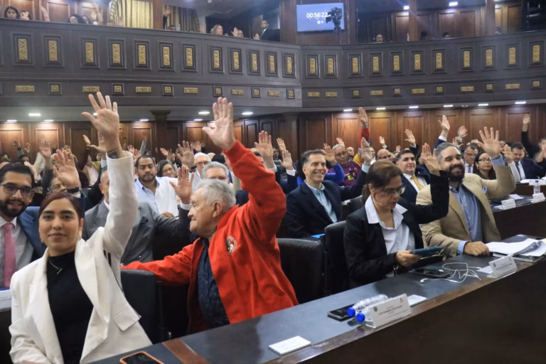Sancionan Ley Aprobatoria de la Organización para Ayudas a Navegación Marítima