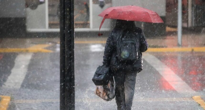 Santiago declara alerta roja por tormentas eléctricas y cortes de luz