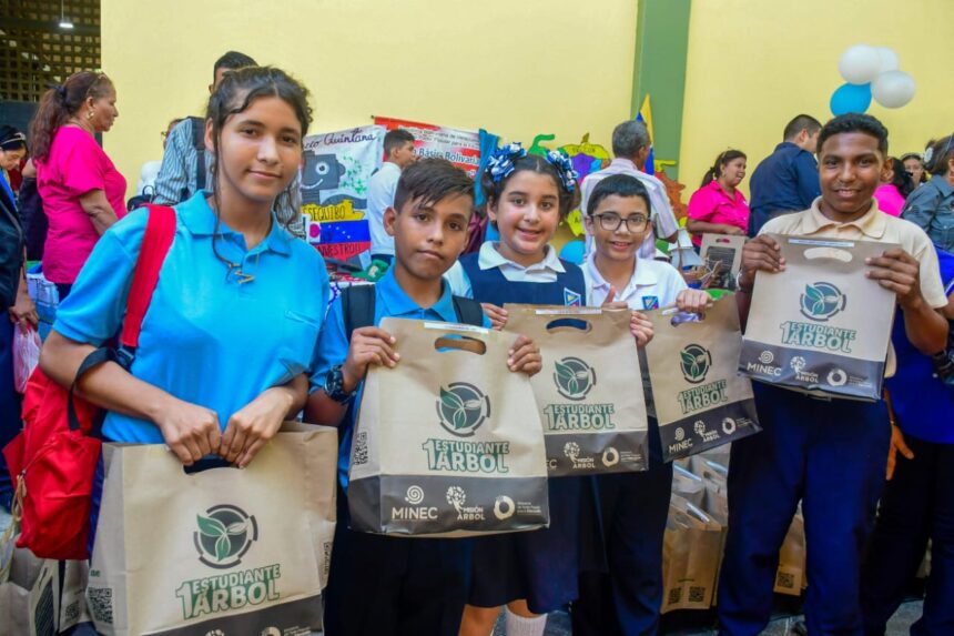 El programa Un Estudiante Un Árbol inicia en Carabobo con la meta de plantar 25.000 árboles en planteles escolares del estado..