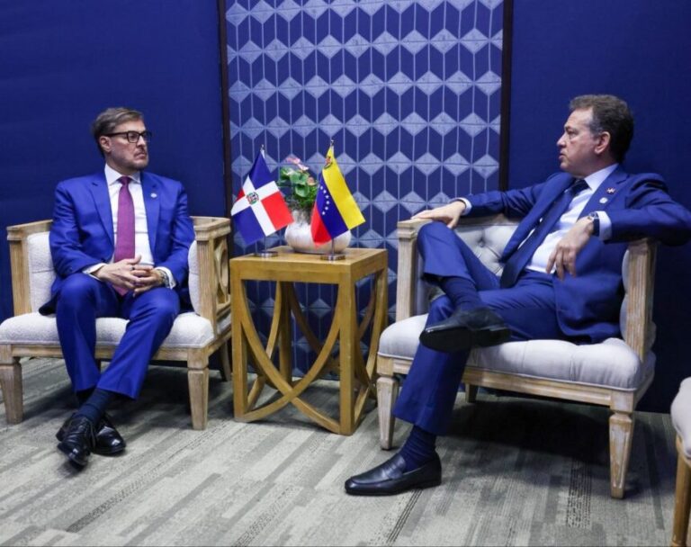 Venezuela y República Dominicana reafirman su voluntad de normalizar sus históricas relaciones diplomáticas y consulares tras un fructífero diálogo bilateral.
