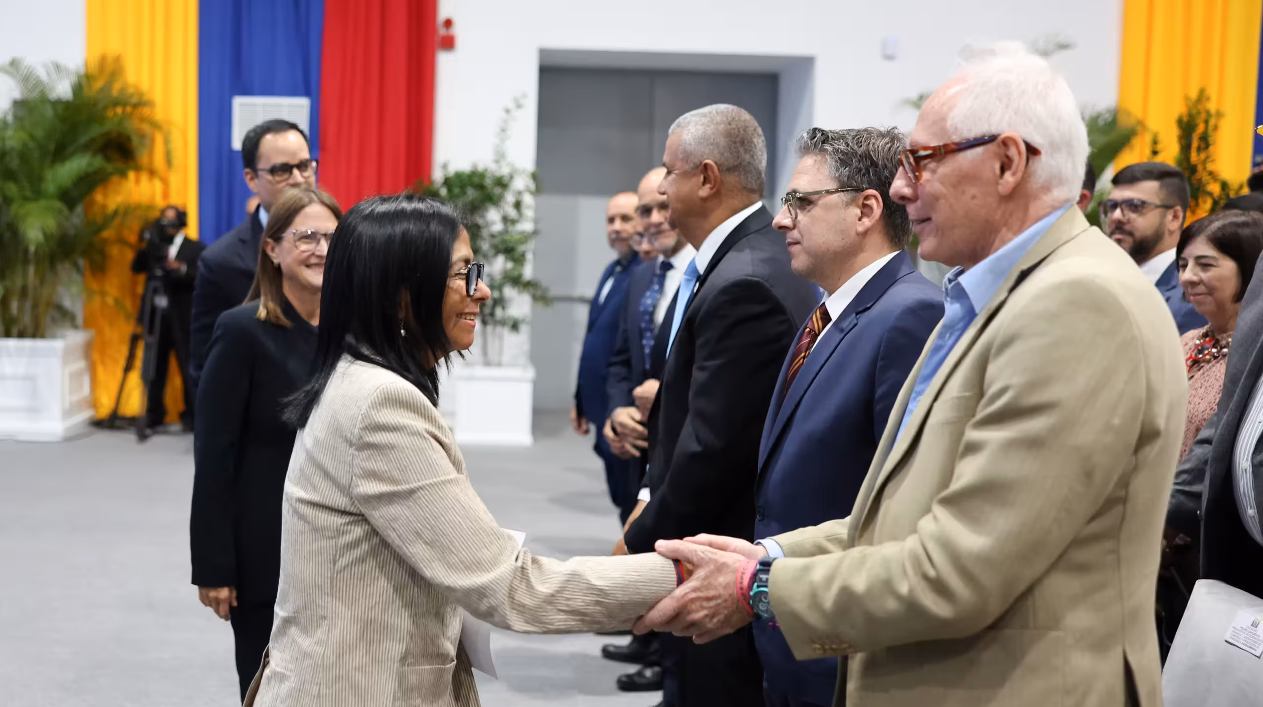 Venezuela, Financiamiento, BID Invest, Delcy Rodríguez, Economía,