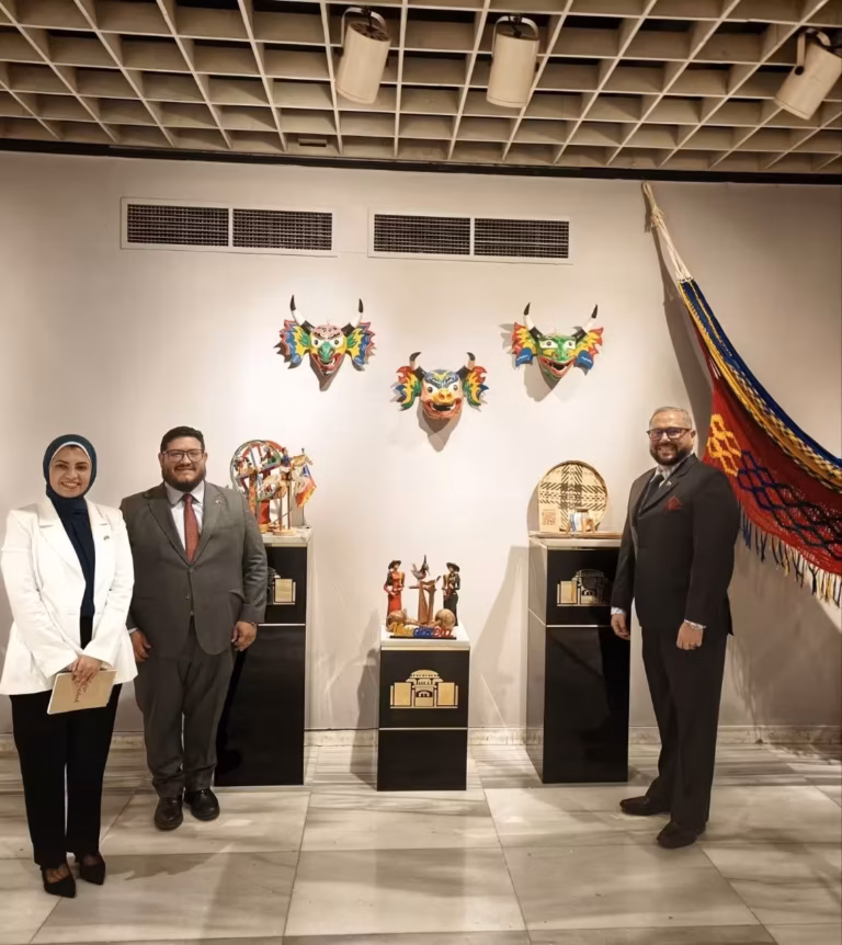 Venezuela presente en primera exposición de arte popular de países latinoamericanos y caribeños en El Cairo.