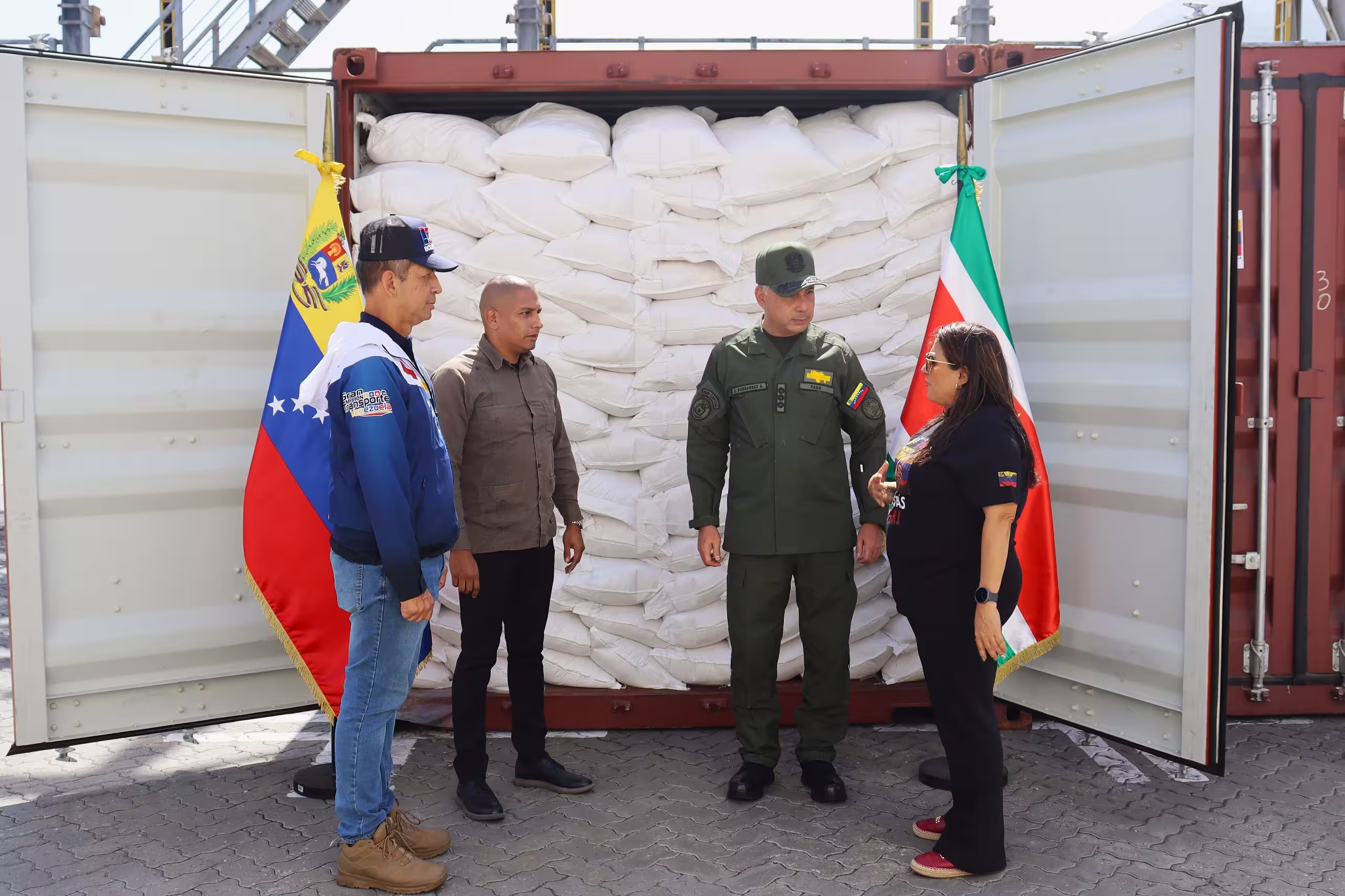 Suriname envió a Venezuela más de 55 toneladas de ayuda humanitaria para recuperación del país