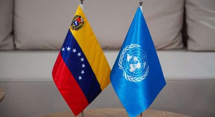 Venezuela y la Comisión Económica para América Latina y el Caribe (CEPAL) evalúan nuevas rutas de cooperación técnica orientadas a la recuperación económica, la diversificación productiva, la transformación tecnológica y el desarrollo sostenible. Así lo dio a conocer el ministro para Relaciones Exteriores y Comercio Internacional, Félix Plasencia, tras sostener una reunión de trabajo con el secretario ejecutivo de la CEPAL, José Manuel Salazar, en Santiago de los Caballeros, República Dominicana, en el marco del 41° Período de Sesiones del organismo multilateral. A través de una publicación en sus redes sociales, el canciller detalló que, durante el fructífero encuentro, Venezuela reafirmó su voluntad de avanzar en una agenda conjunta que fortalezca las capacidades productivas, la inversión, la transformación tecnológica y la inserción internacional, en favor del bienestar de nuestro pueblo. La participación venezolana en esta cita multilateral reitera el compromiso del Estado liderado por la presidenta Delcy Rodríguez con la construcción de una América Latina y el Caribe más integrada, próspera y capaz de labrar soberanamente su propio futuro. Asimismo, Plasencia exhortó a las naciones a fortalecer el diálogo y la cooperación para transformar los desafíos comunes en oportunidades concretas de desarrollo para los pueblos.