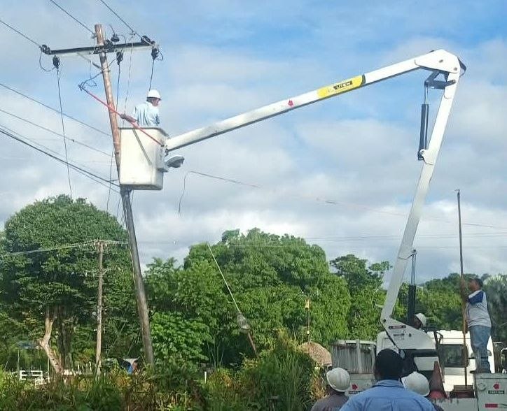 Corpoelec mejora la red eléctrica del circuito El Café en Miranda