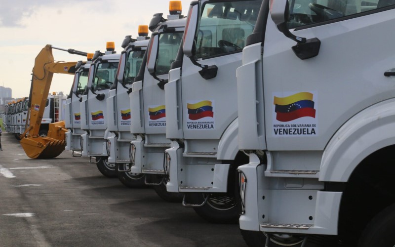Presidenta entrega maquinarias y herramientas especializadas para atención de servicios públicos
