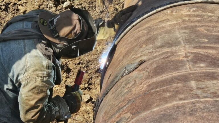 Recuperan 100 litros por segundo de agua potable tras reparar avería en el sistema hídrico El Brillante, beneficiando a miles de familias en la Guajira.