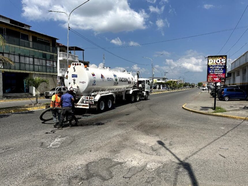 Atienden a más de 3.500 familias zulianas con labores de mantenimiento integral en el sistema de aguas servidas a través del 1x10 del Buen Gobierno.