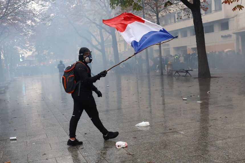 Protestas en Francia dejan al menos 250 manifestantes heridos